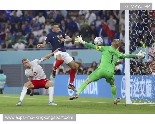 姆巴佩斜线过顶分球助攻,法国前场连线顺畅 姆巴佩斜线过顶分球助攻,法国前场连线顺畅